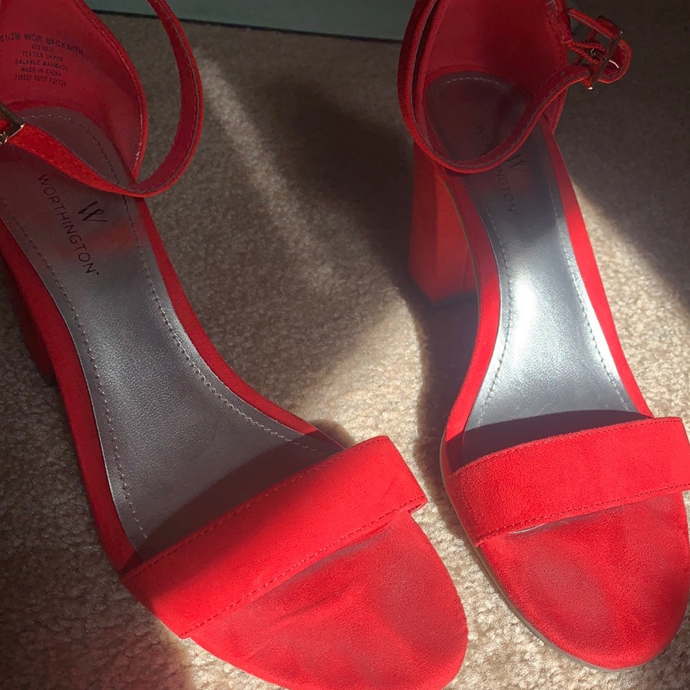 Red Heels - Picture 4 of 4